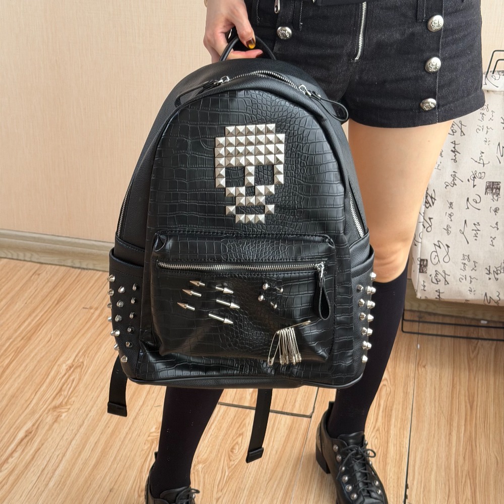 Fashion Backpack Women - Orijinal Siyah Timsah Desenli Kafatası Perçin